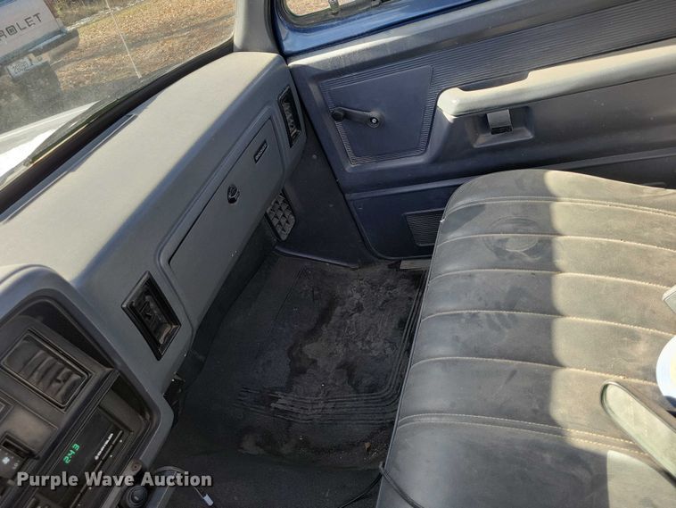 image for item NO9762 1991 Dodge D150 pickup truck