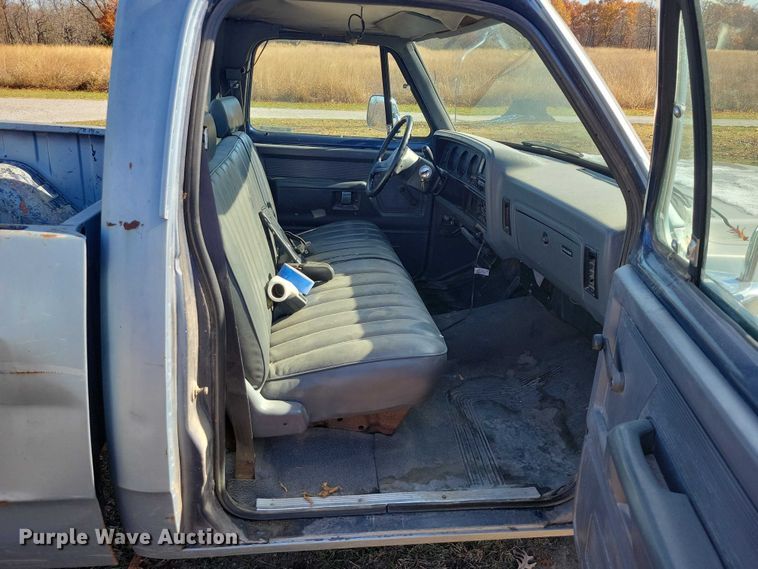 image for item NO9762 1991 Dodge D150 pickup truck