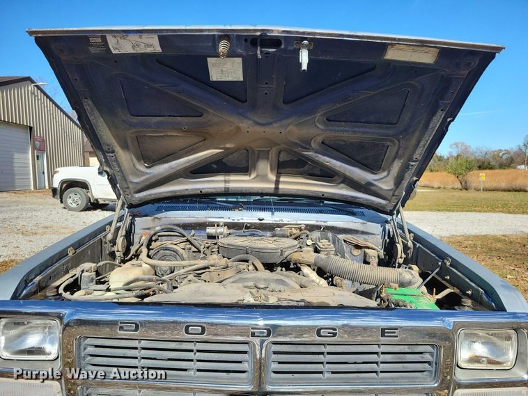 image for item NO9762 1991 Dodge D150 pickup truck
