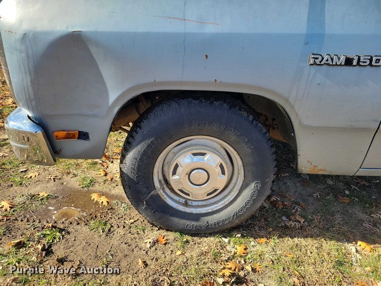 image for item NO9762 1991 Dodge D150 pickup truck