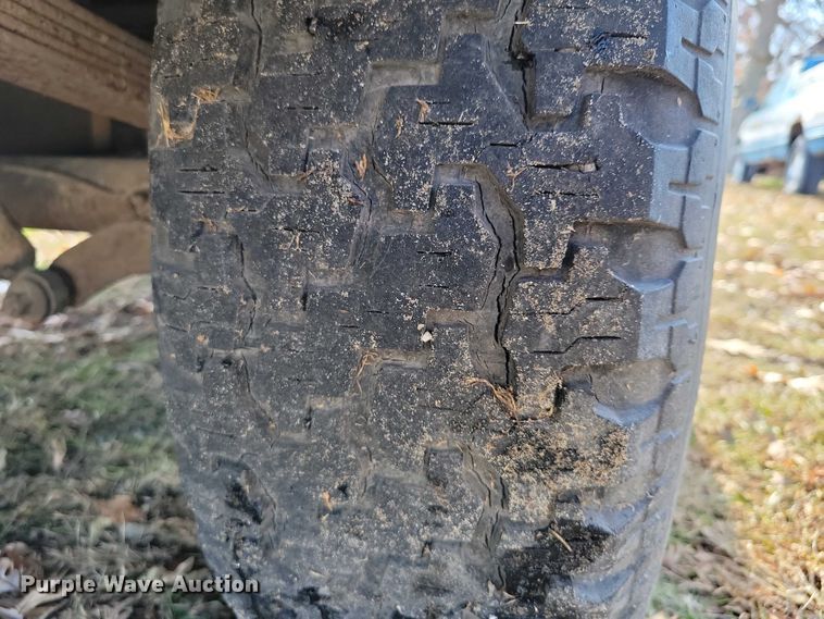 image for item NO9762 1991 Dodge D150 pickup truck