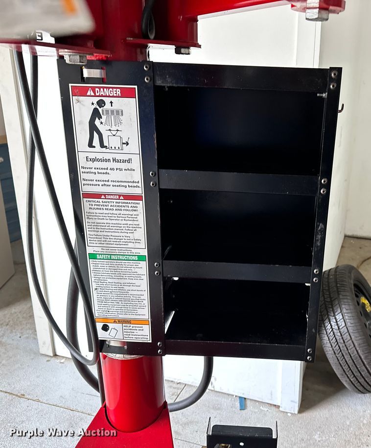 image for item DF8635 Coats 80C tire machine