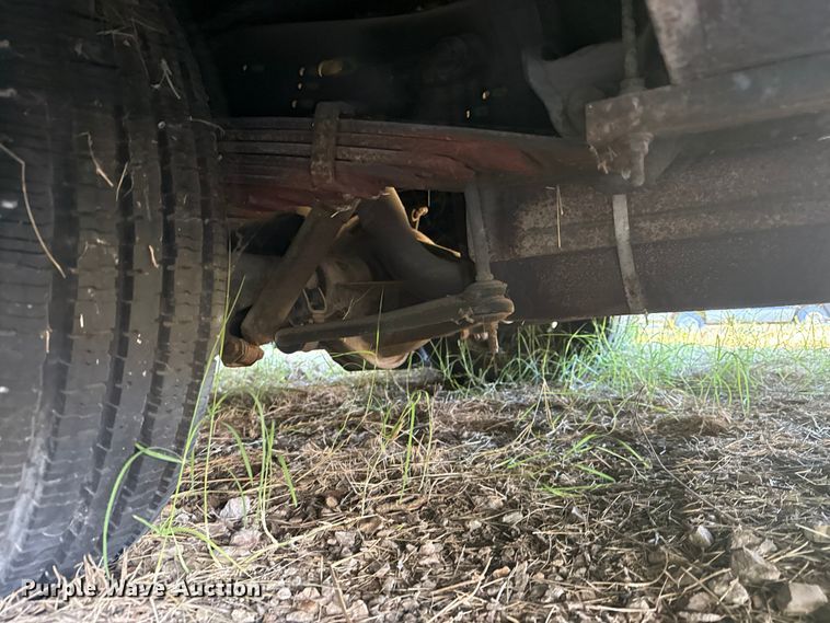 image for item DJ7875 2004 Ford E450 party bus