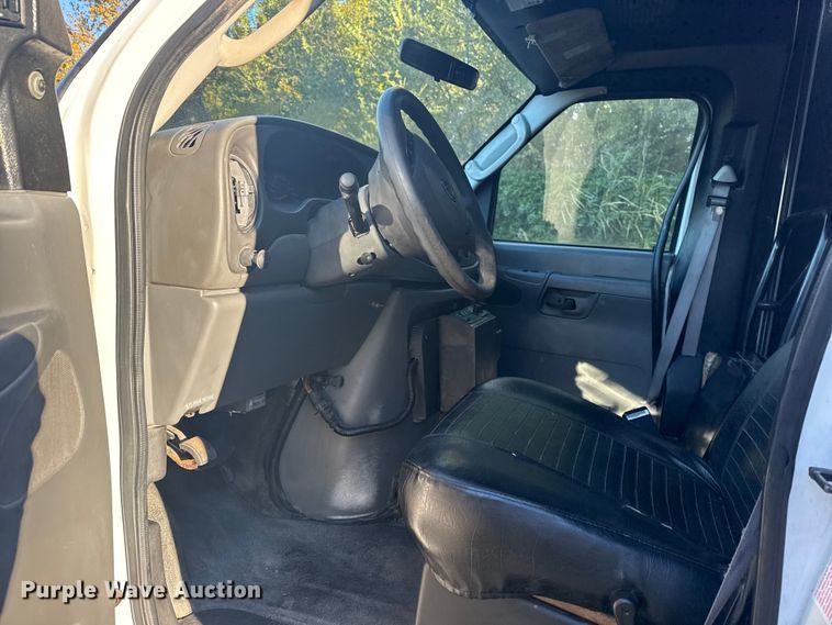 image for item DJ7875 2004 Ford E450 party bus