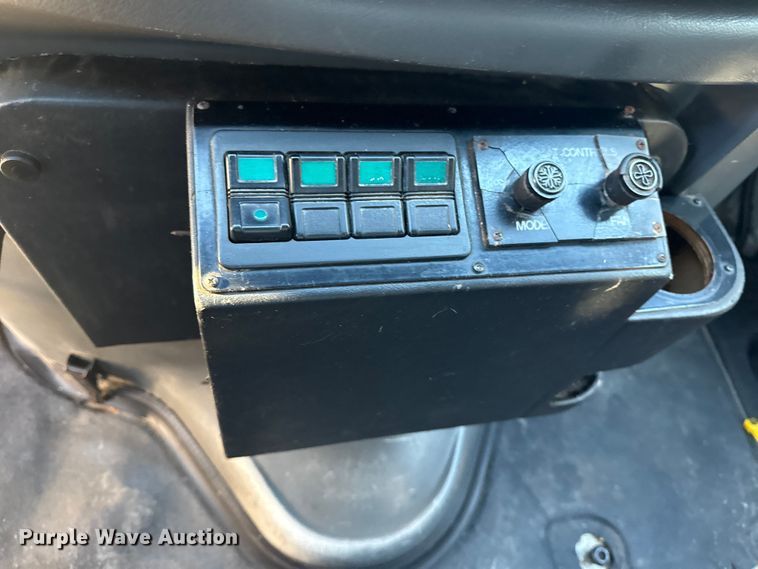 image for item DJ7875 2004 Ford E450 party bus