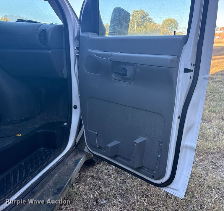 image for item DJ7875 2004 Ford E450 party bus