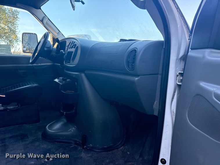 image for item DJ7875 2004 Ford E450 party bus