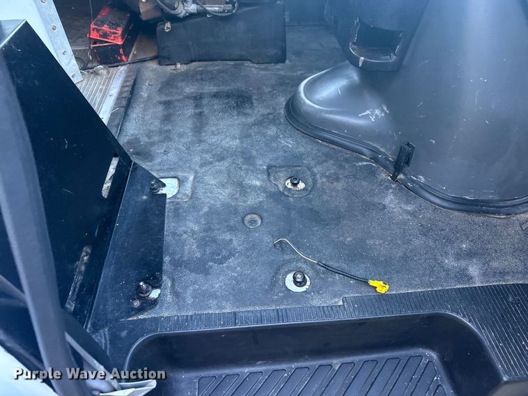 image for item DJ7875 2004 Ford E450 party bus