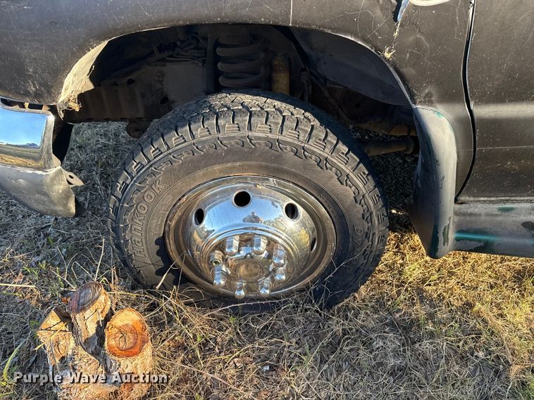 image for item DJ7875 2004 Ford E450 party bus