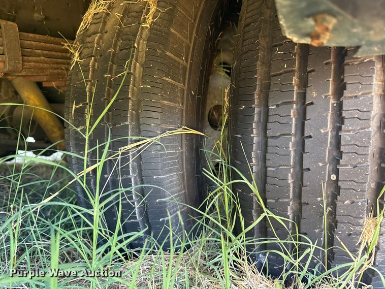 image for item DJ7875 2004 Ford E450 party bus