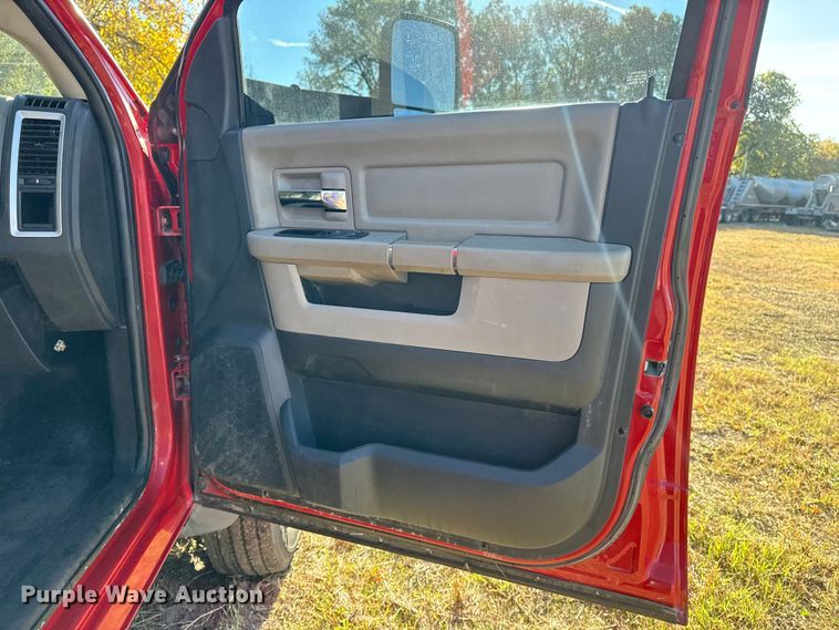 image for item DJ7876 2011 Dodge Ram 5500 Crew Cab utility / service truck