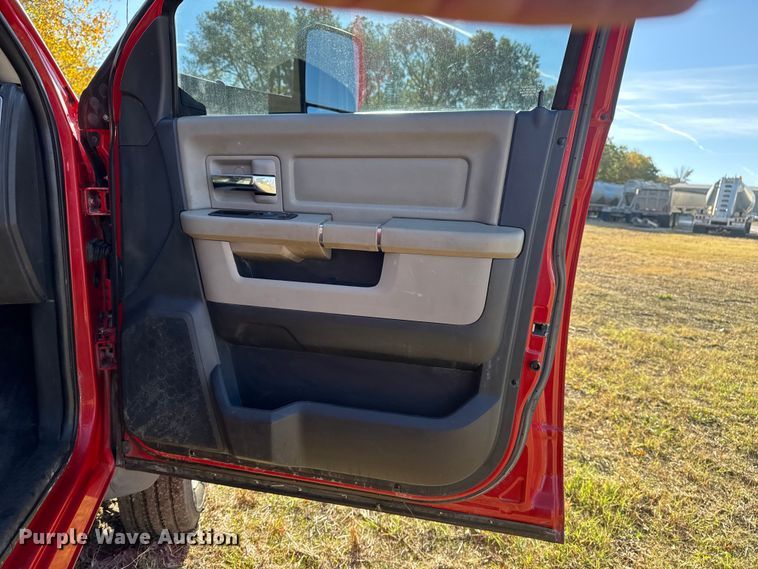 image for item DJ7876 2011 Dodge Ram 5500 Crew Cab utility / service truck