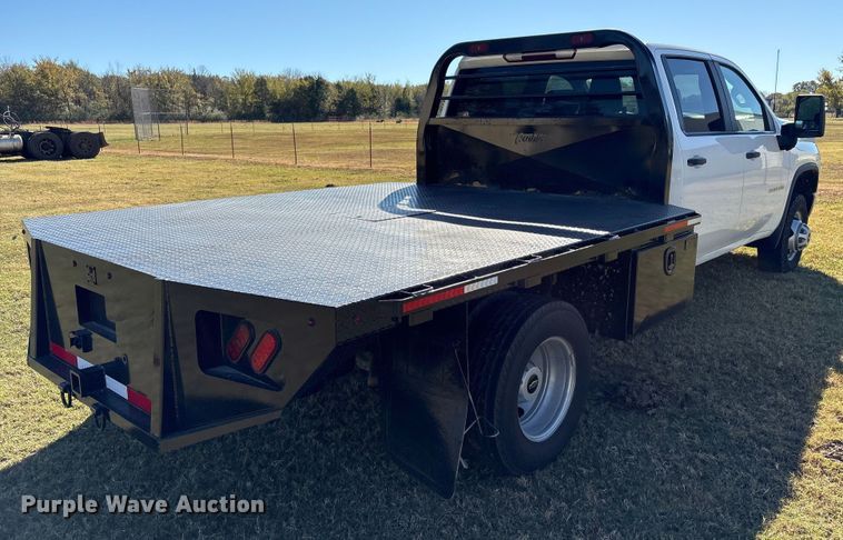 image for item DJ7953 2022 Chevrolet Silverado 3500HD  Crew Cab flatbed pickup truck