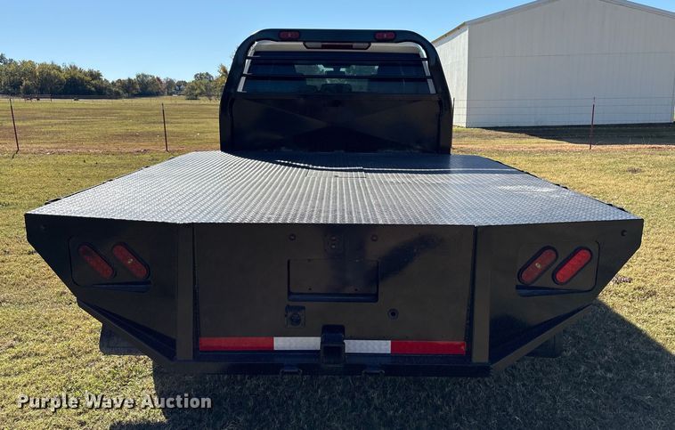 image for item DJ7953 2022 Chevrolet Silverado 3500HD  Crew Cab flatbed pickup truck