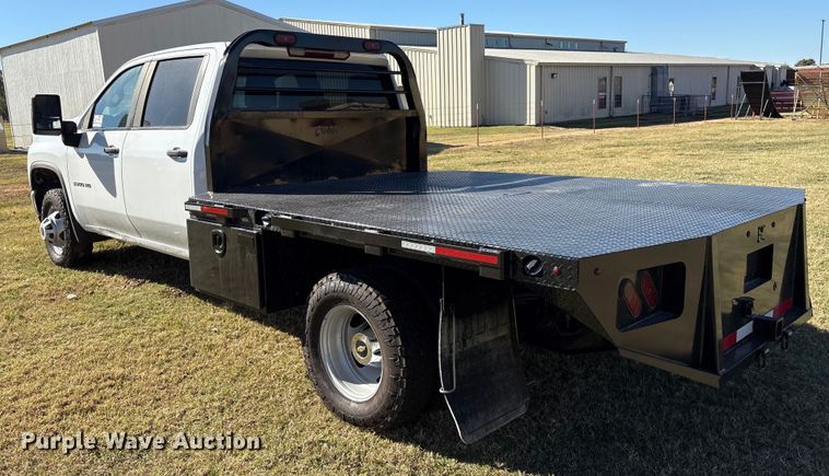 image for item DJ7953 2022 Chevrolet Silverado 3500HD  Crew Cab flatbed pickup truck