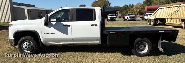image for item DJ7953 2022 Chevrolet Silverado 3500HD  Crew Cab flatbed pickup truck