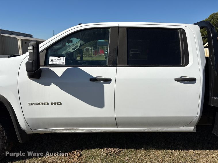 image for item DJ7953 2022 Chevrolet Silverado 3500HD  Crew Cab flatbed pickup truck