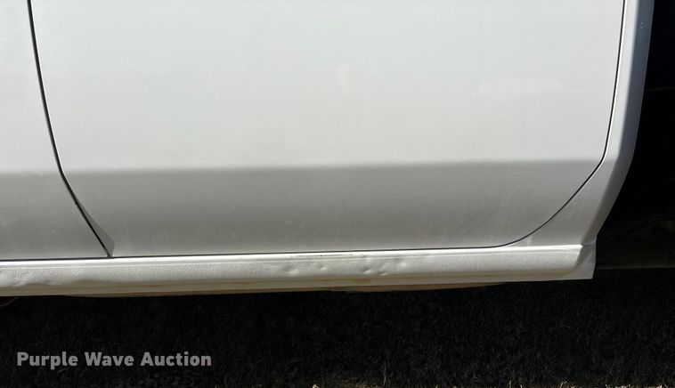 image for item DJ7953 2022 Chevrolet Silverado 3500HD  Crew Cab flatbed pickup truck