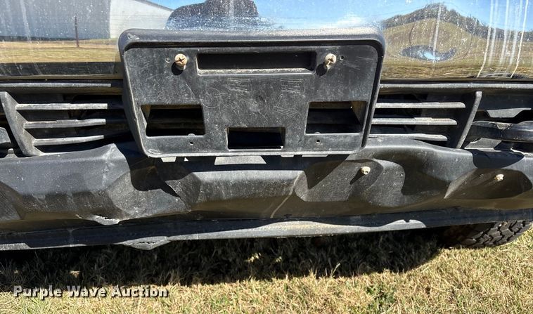 image for item DJ7953 2022 Chevrolet Silverado 3500HD  Crew Cab flatbed pickup truck