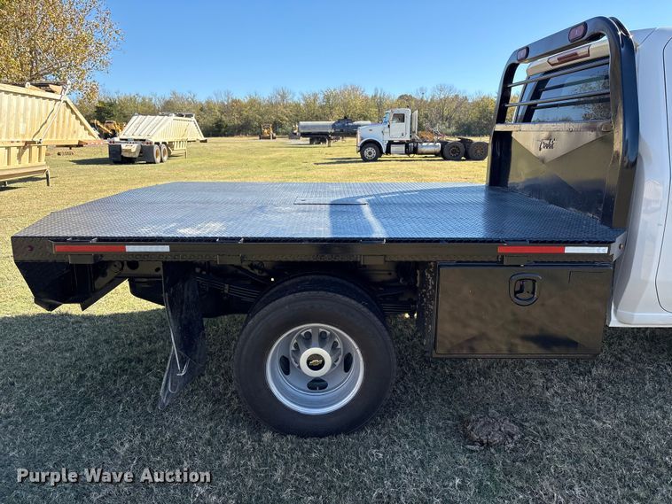 image for item DJ7953 2022 Chevrolet Silverado 3500HD  Crew Cab flatbed pickup truck
