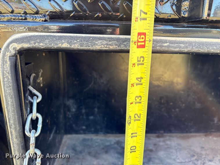 image for item DJ7953 2022 Chevrolet Silverado 3500HD  Crew Cab flatbed pickup truck