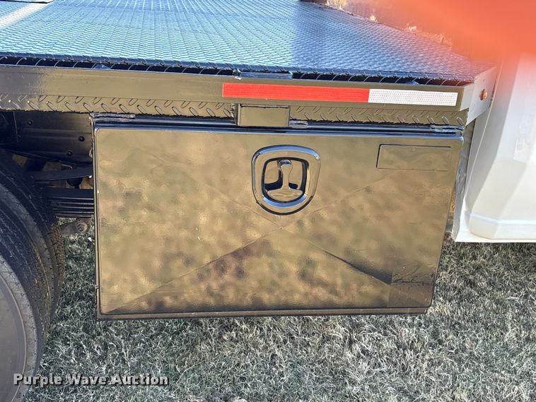 image for item DJ7953 2022 Chevrolet Silverado 3500HD  Crew Cab flatbed pickup truck