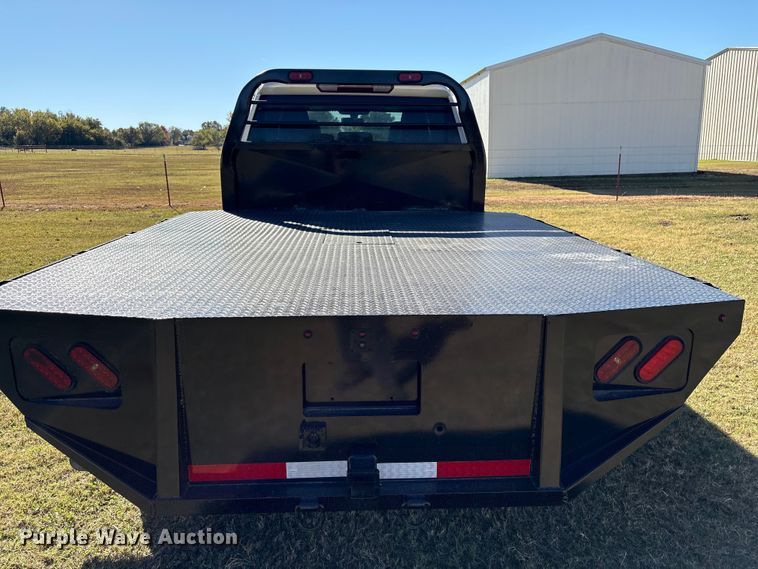 image for item DJ7953 2022 Chevrolet Silverado 3500HD  Crew Cab flatbed pickup truck