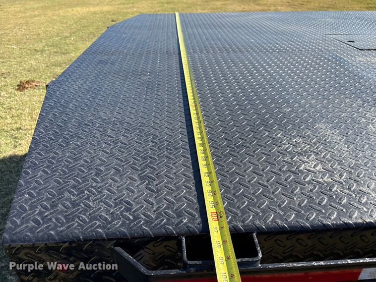 image for item DJ7953 2022 Chevrolet Silverado 3500HD  Crew Cab flatbed pickup truck