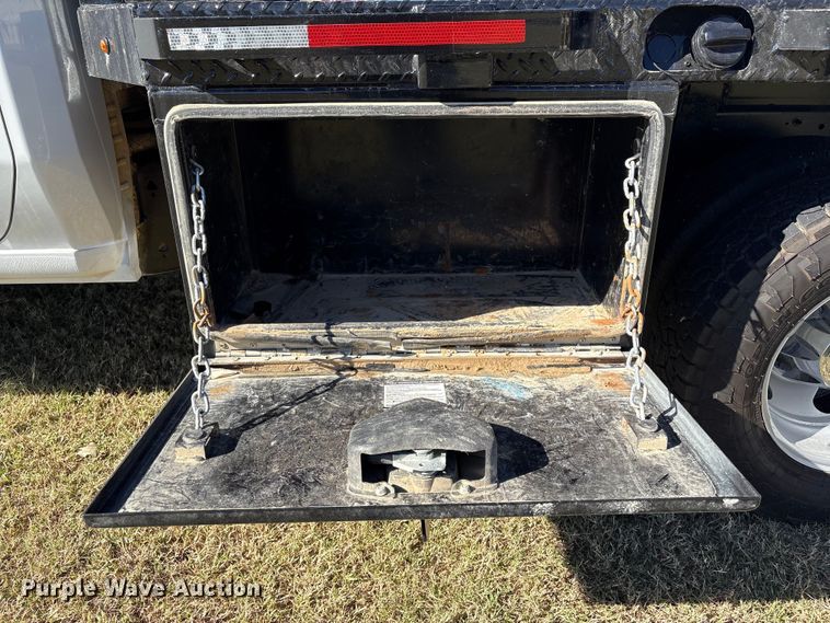 image for item DJ7953 2022 Chevrolet Silverado 3500HD  Crew Cab flatbed pickup truck