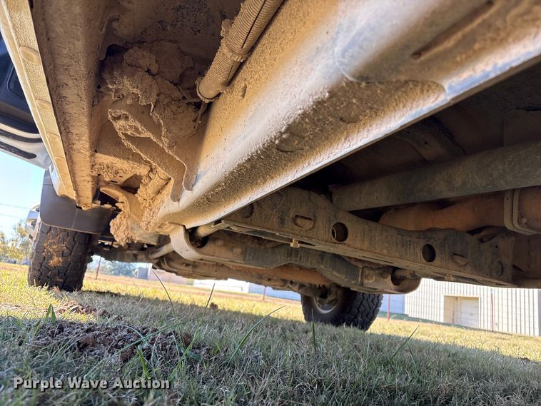 image for item DJ7953 2022 Chevrolet Silverado 3500HD  Crew Cab flatbed pickup truck