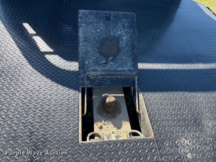 image for item DJ7953 2022 Chevrolet Silverado 3500HD  Crew Cab flatbed pickup truck