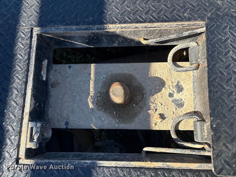 image for item DJ7953 2022 Chevrolet Silverado 3500HD  Crew Cab flatbed pickup truck