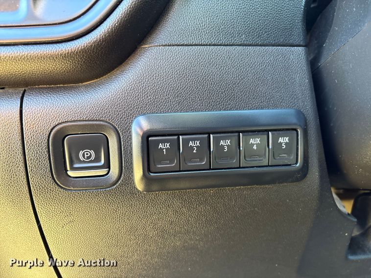 image for item DJ7953 2022 Chevrolet Silverado 3500HD  Crew Cab flatbed pickup truck