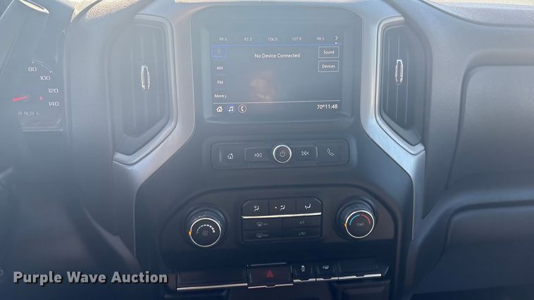 image for item DJ7953 2022 Chevrolet Silverado 3500HD  Crew Cab flatbed pickup truck