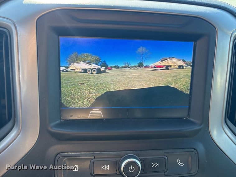 image for item DJ7953 2022 Chevrolet Silverado 3500HD  Crew Cab flatbed pickup truck