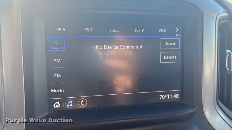 image for item DJ7953 2022 Chevrolet Silverado 3500HD  Crew Cab flatbed pickup truck