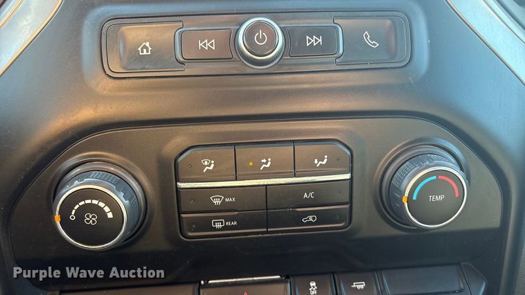 image for item DJ7953 2022 Chevrolet Silverado 3500HD  Crew Cab flatbed pickup truck