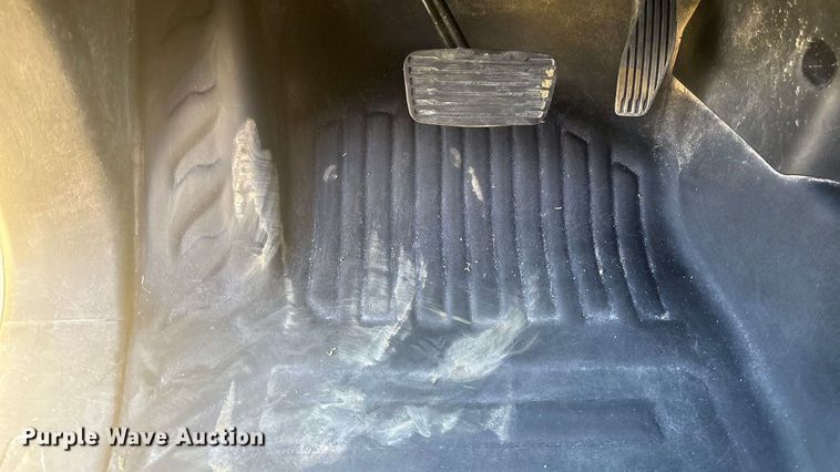 image for item DJ7953 2022 Chevrolet Silverado 3500HD  Crew Cab flatbed pickup truck