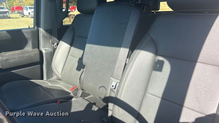 image for item DJ7953 2022 Chevrolet Silverado 3500HD  Crew Cab flatbed pickup truck