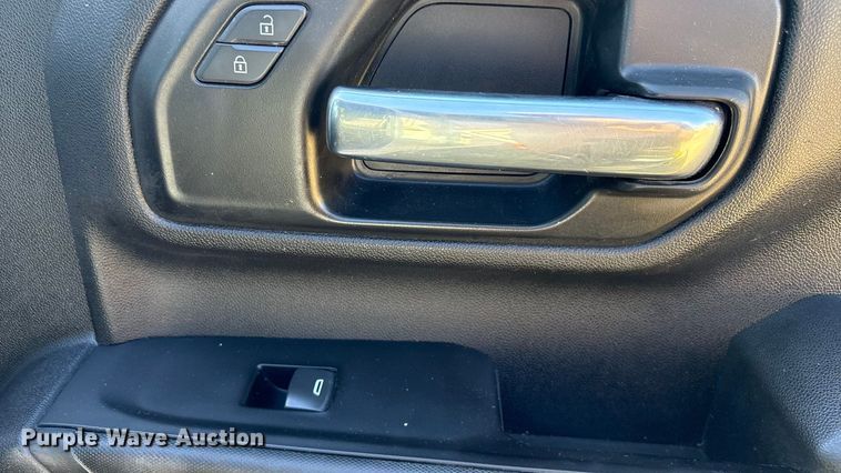 image for item DJ7953 2022 Chevrolet Silverado 3500HD  Crew Cab flatbed pickup truck