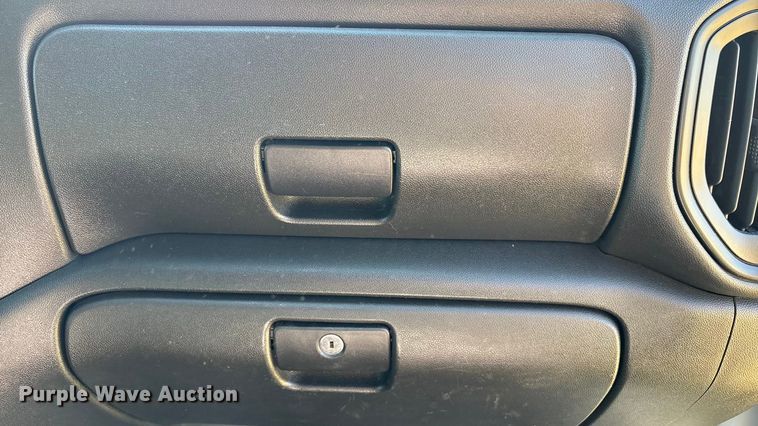 image for item DJ7953 2022 Chevrolet Silverado 3500HD  Crew Cab flatbed pickup truck