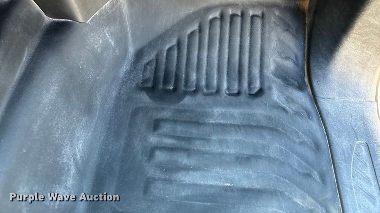 image for item DJ7953 2022 Chevrolet Silverado 3500HD  Crew Cab flatbed pickup truck