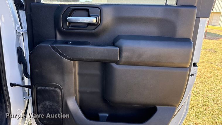 image for item DJ7953 2022 Chevrolet Silverado 3500HD  Crew Cab flatbed pickup truck