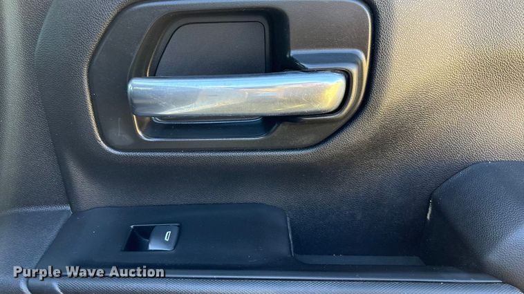 image for item DJ7953 2022 Chevrolet Silverado 3500HD  Crew Cab flatbed pickup truck