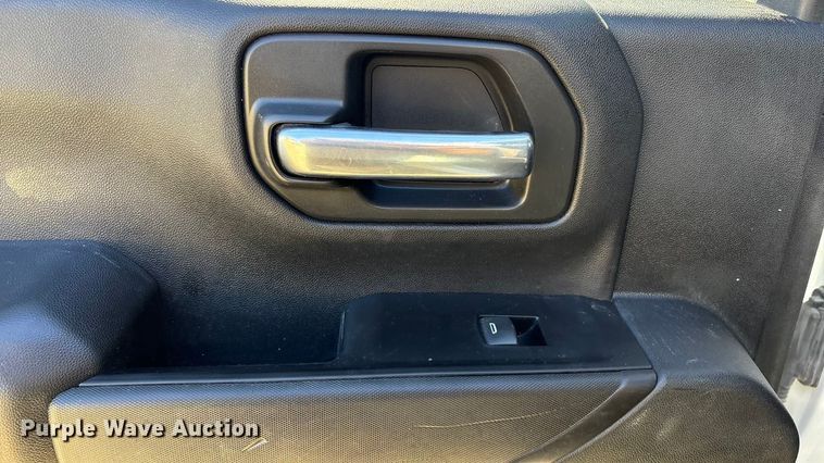 image for item DJ7953 2022 Chevrolet Silverado 3500HD  Crew Cab flatbed pickup truck