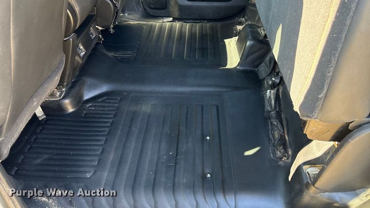 image for item DJ7953 2022 Chevrolet Silverado 3500HD  Crew Cab flatbed pickup truck