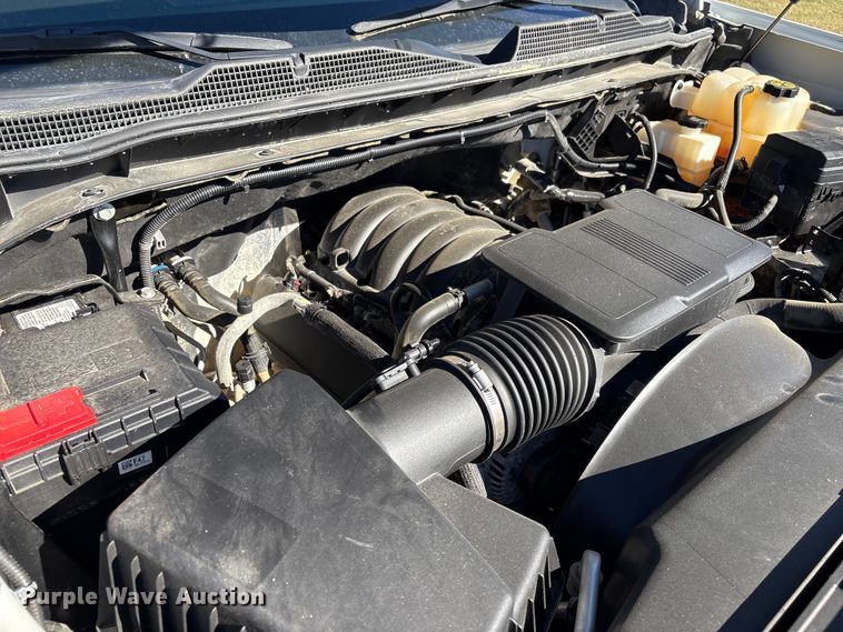 image for item DJ7953 2022 Chevrolet Silverado 3500HD  Crew Cab flatbed pickup truck