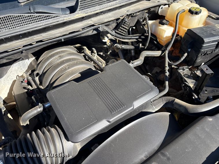 image for item DJ7953 2022 Chevrolet Silverado 3500HD  Crew Cab flatbed pickup truck