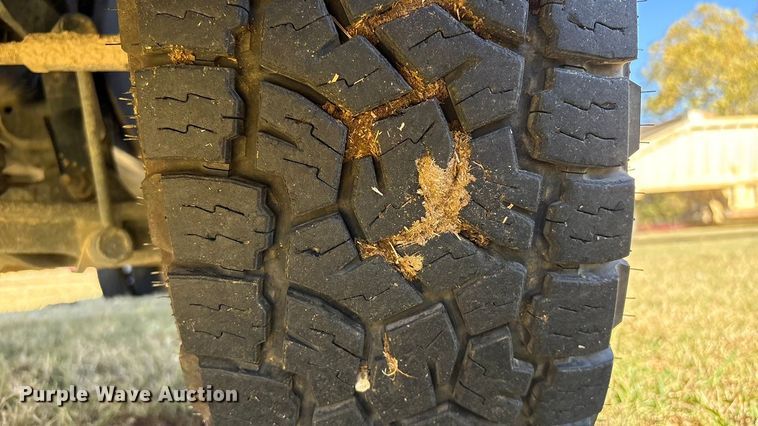 image for item DJ7953 2022 Chevrolet Silverado 3500HD  Crew Cab flatbed pickup truck