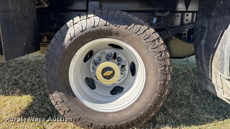 image for item DJ7953 2022 Chevrolet Silverado 3500HD  Crew Cab flatbed pickup truck